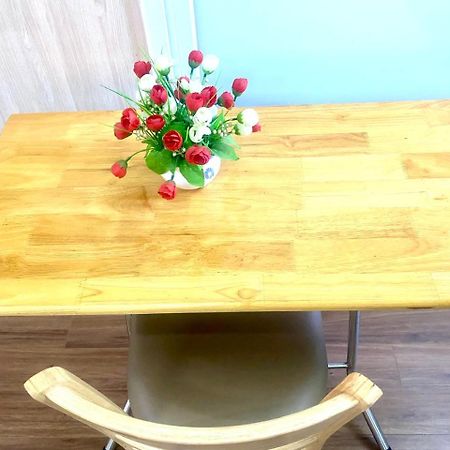 Cozy Homestay With Large Bed, Private Bathroom, Large Balcony Hanoi Zewnętrze zdjęcie